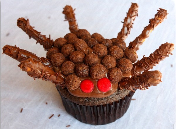 Chocolate-Hazelnut-Spider-Cupcakes11