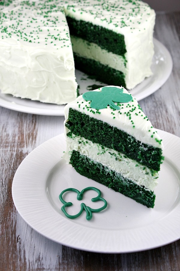 Oh well lucky four leaf clovers will have to do clovers on a wedding cake