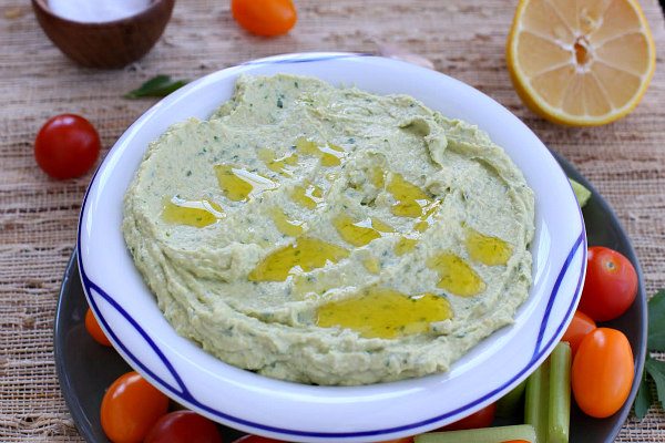 Low Fat Hummus recipe from RecipeGirl.com #low #fat #lowfat #hummus #recipe #RecipeGirl Low Fat Hummus