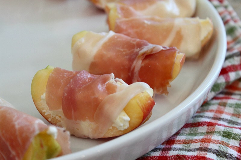Prosciutto Apple Wedges recipe from RecipeGirl.com #prosciutto #wrapped #apple #apples #creamcheese #fall #appetizer #entertaining #party #recipe #RecipeGirl Prosciutto Wrapped Apple Wedges