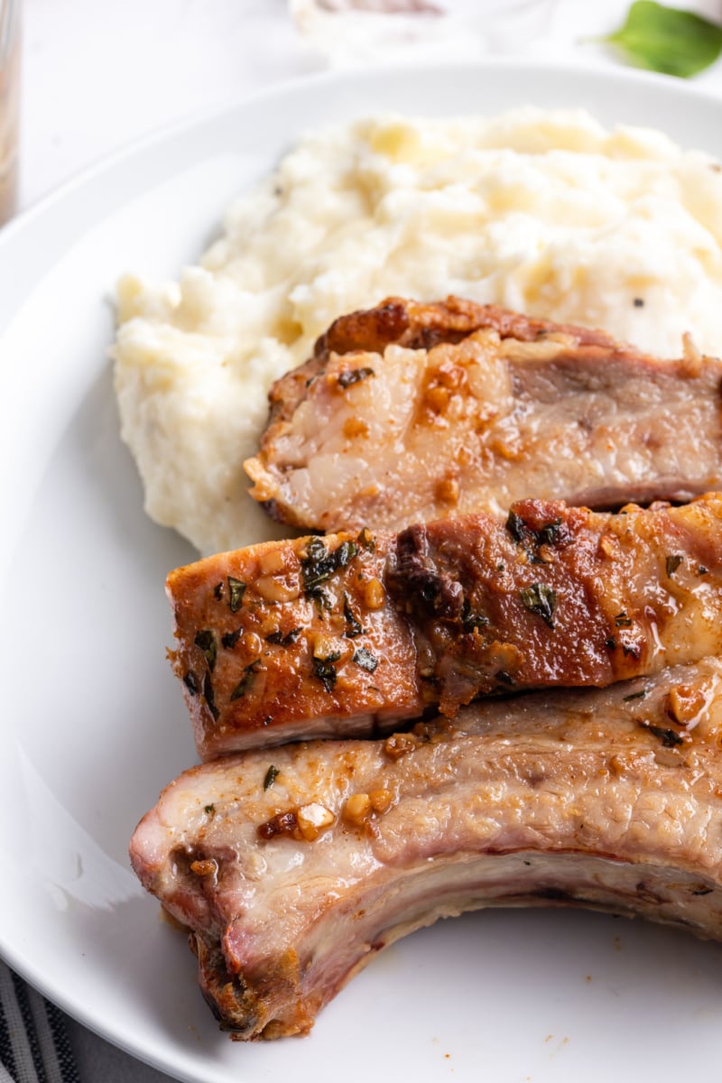 ribs with mashed potatoes