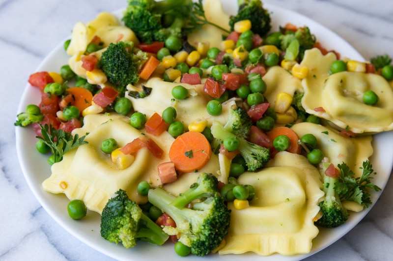 Ravioli Primavera recipe from RecipeGirl.com #ravioli #primavera #pasta #recipe #RecipeGirl close up ravioli primavera