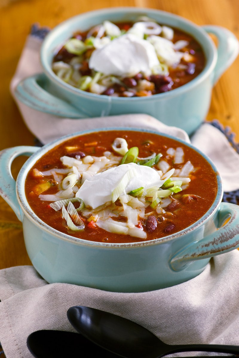 bowls of vegetarian chili topped with sour cream