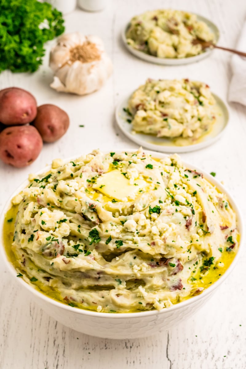 bowl of mashed potatoes