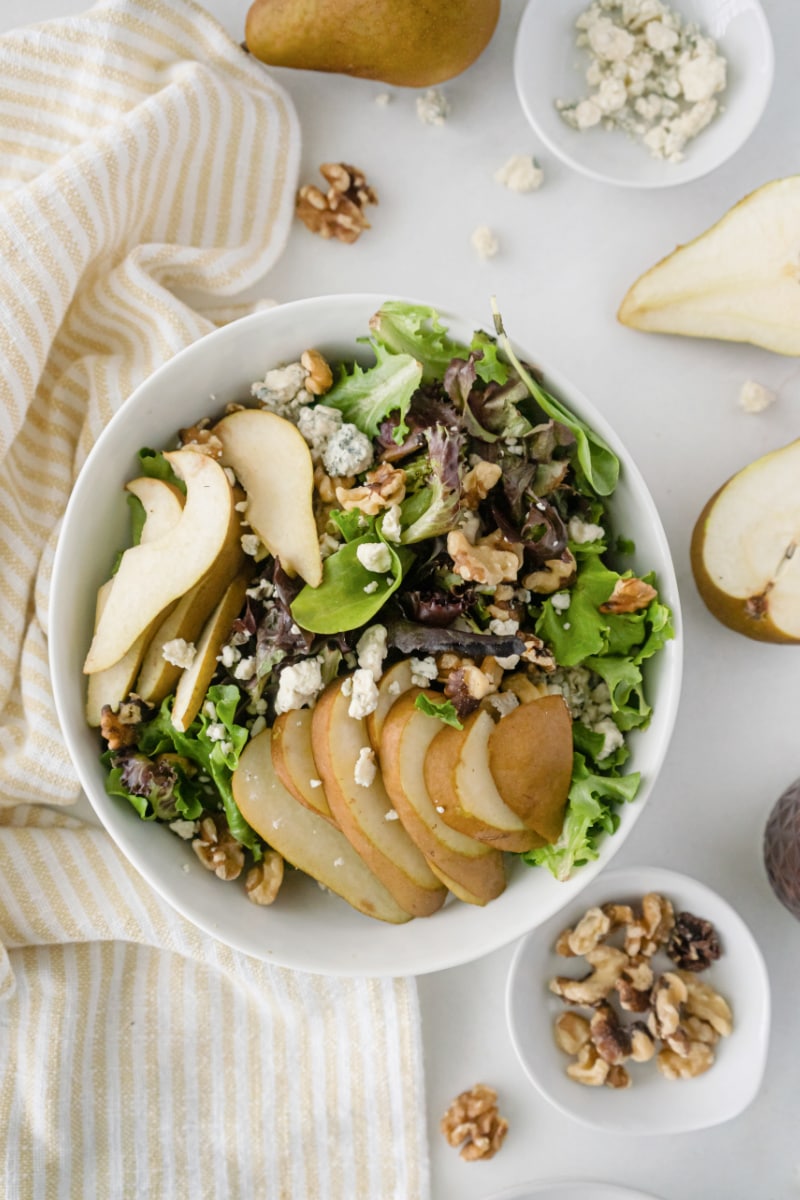 pear walnut and blue cheese salad in abowl