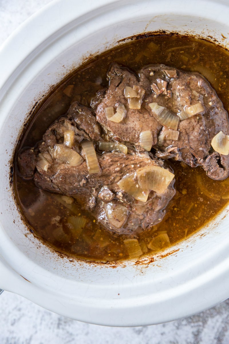 making pot roast in the slow cooker