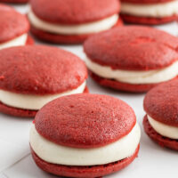 red velvet whoopie pies