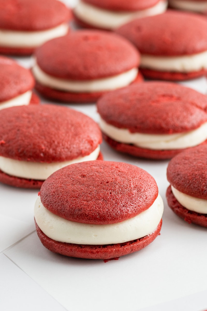 red velvet whoopie pies