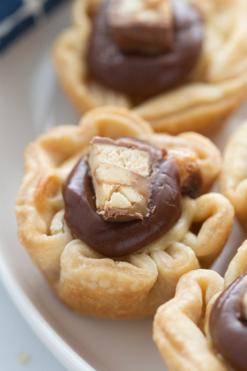 snickers bar mini tarts