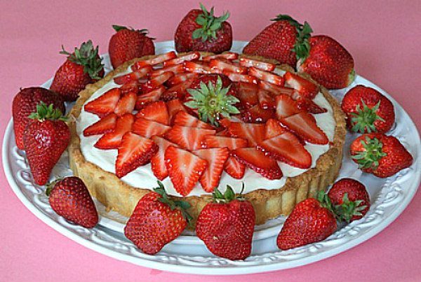 strawberry and white chocolate mousse tart