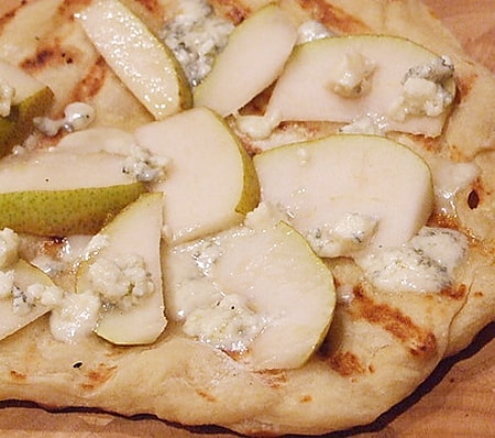 blue cheese and pear pizza