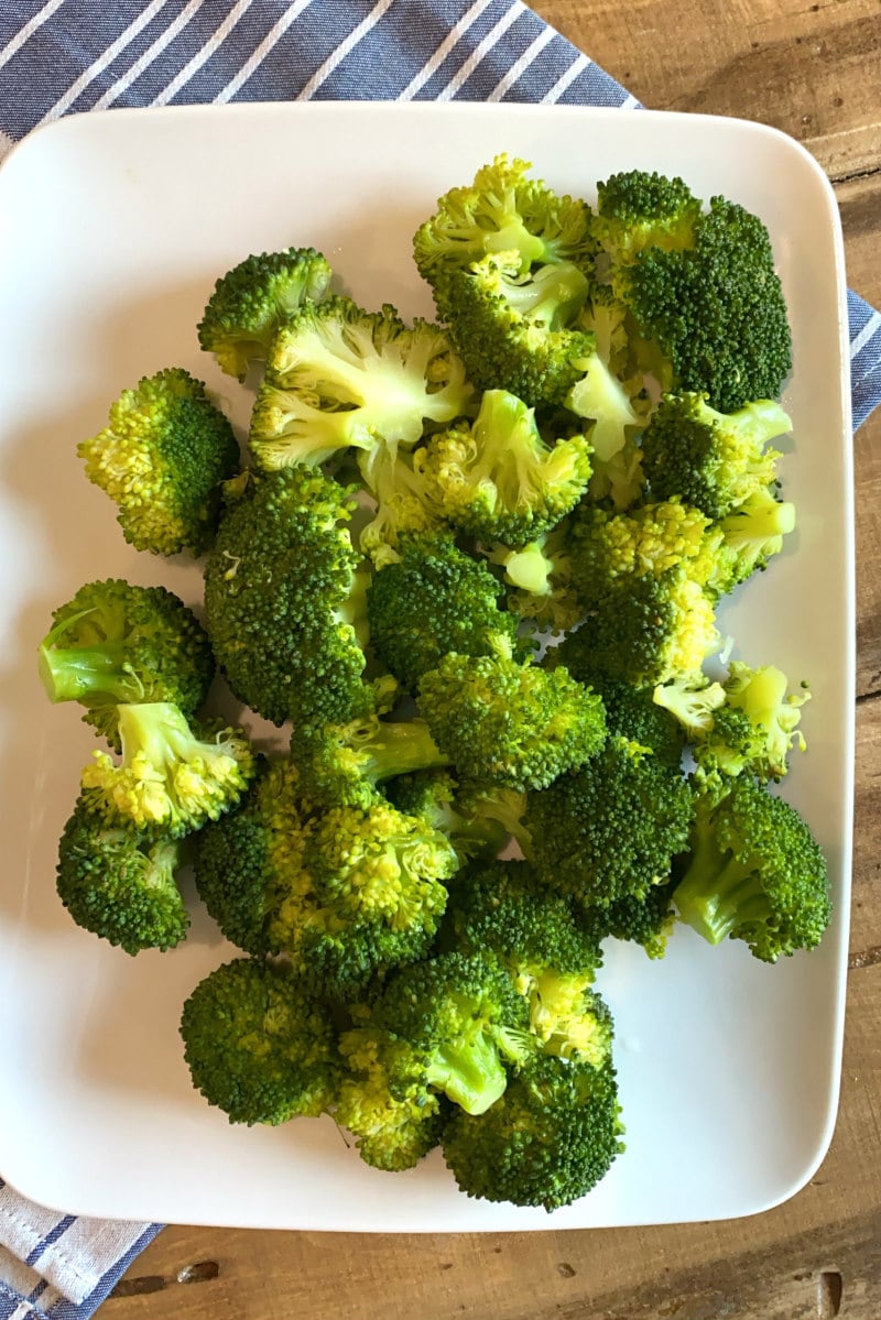 Broccoli with Cheddar Cheese Sauce recipe from RecipeGirl.com #broccoli #cheddar #cheese #sauce #recipe #RecipeGirl broccoli