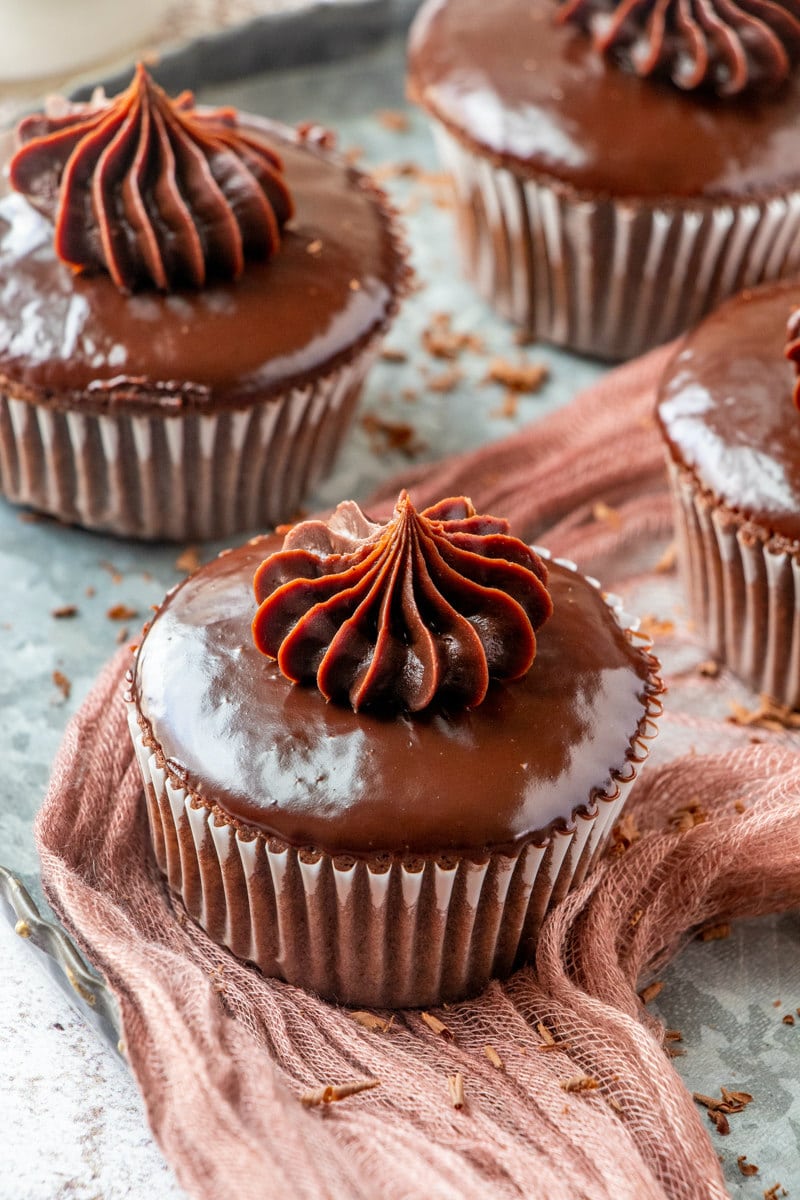 chocolate cupcakes with ganache frosting