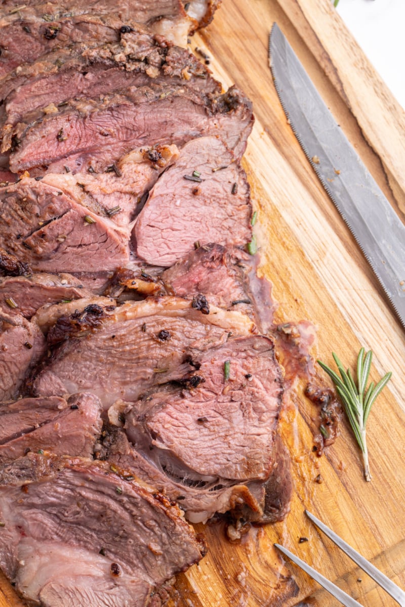 sliced lamb on cutting board