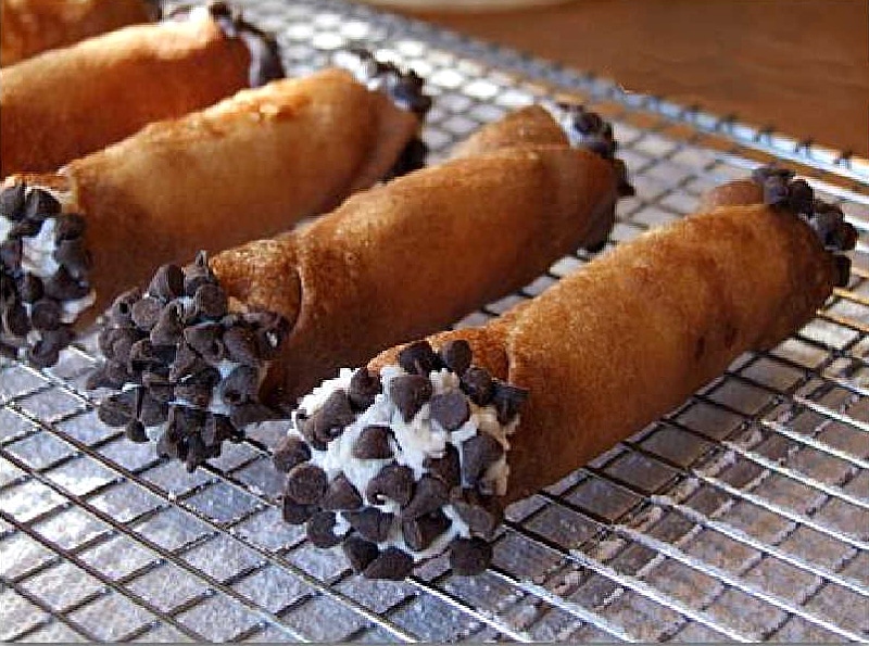 stuffed cannoli