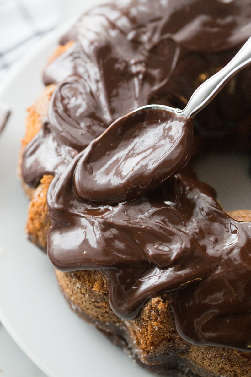 adding chocolate ganache onto black and white pound cake