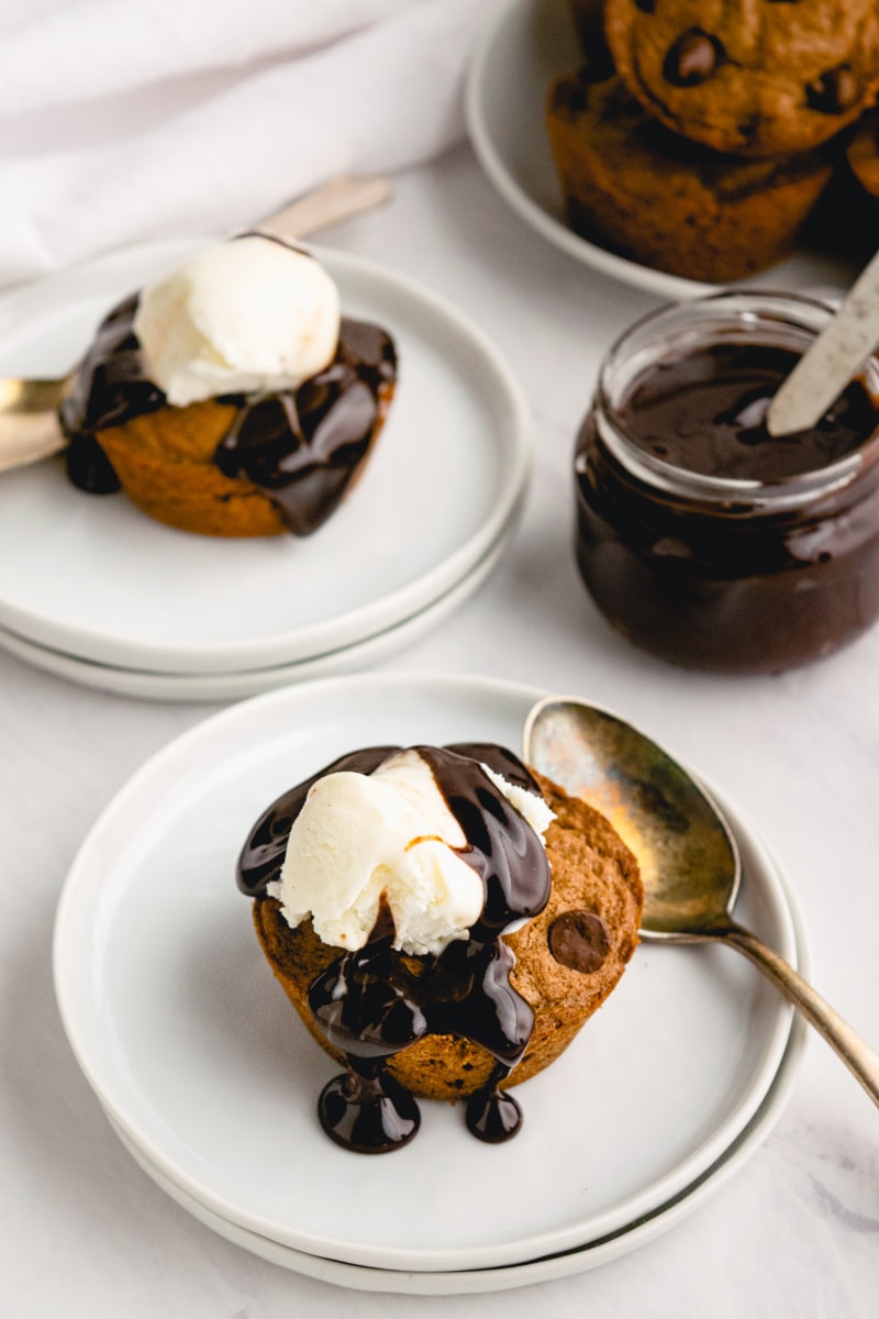 hot fudge mint brownie sundaes