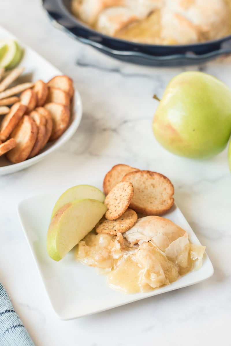 brie on a plate with apple and crackers