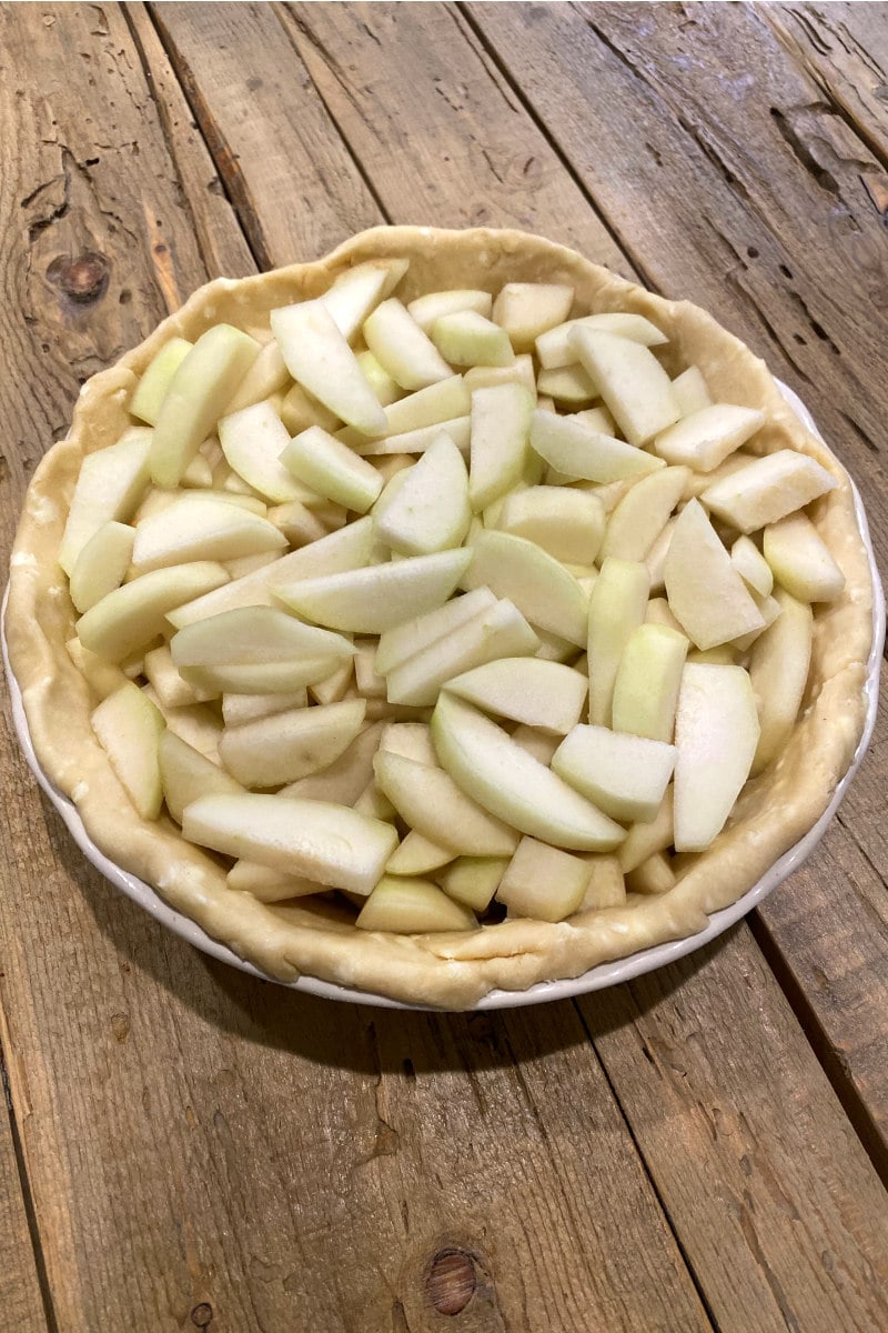 preparing pear pie