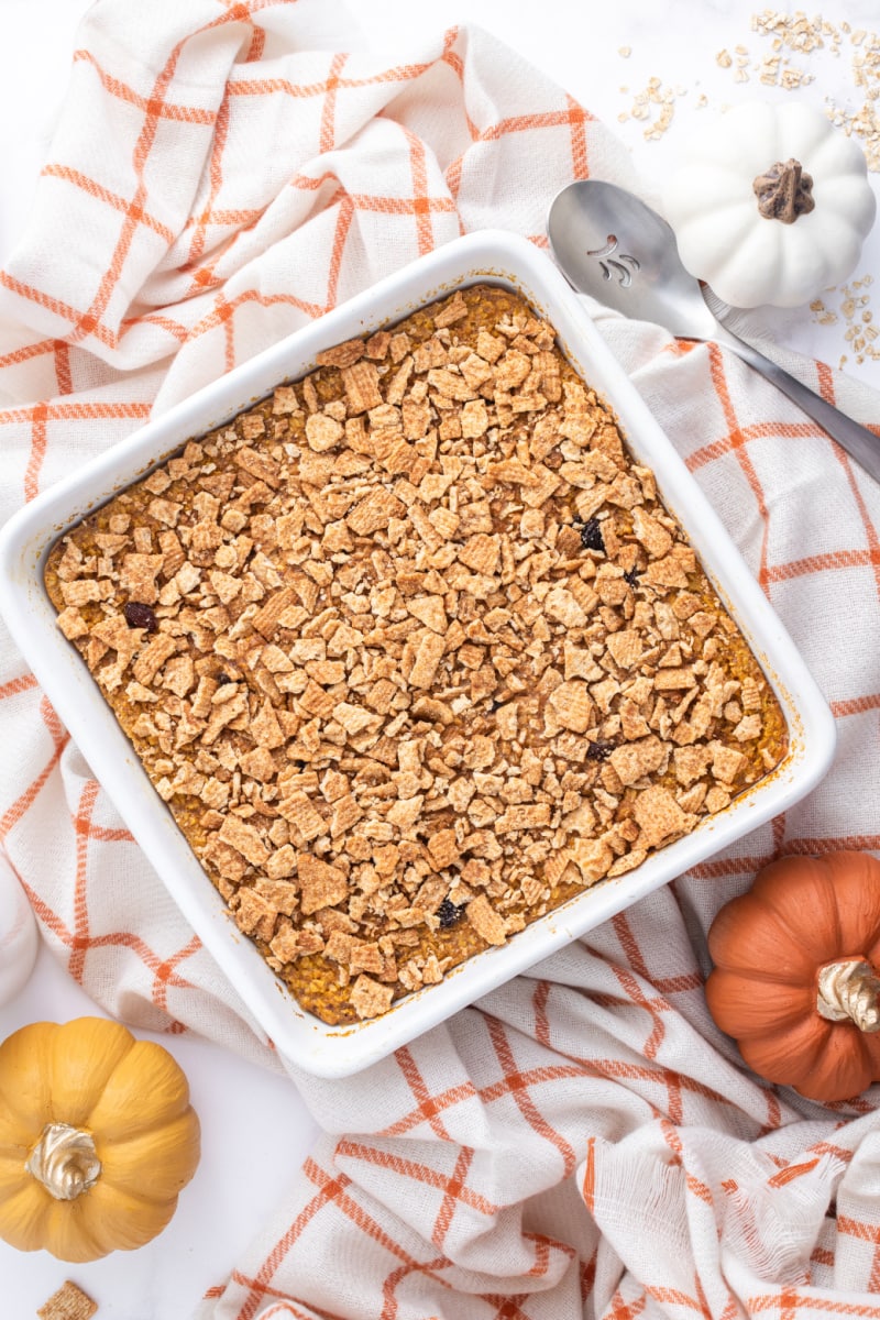 pan of baked pumpkin pie oatmeal