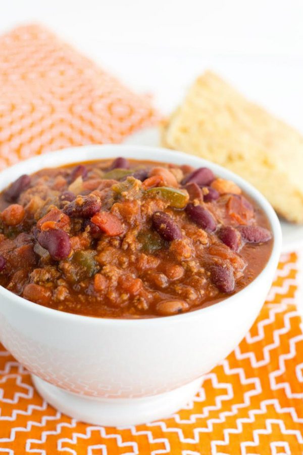 California Chili recipe : a healthy, Weight Watchers friendly chili recipe from RecipeGirl.com #chili #recipe #weightwatchers #wwfreestyle #smartpoints bowl of california chili