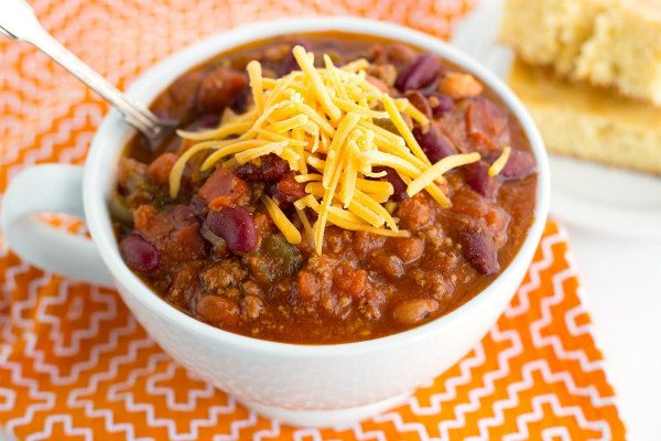 California Chili recipe : a healthy, Weight Watchers friendly chili recipe from RecipeGirl.com #chili #recipe #weightwatchers #wwfreestyle #smartpoints bowl of chili topped with shredded cheese