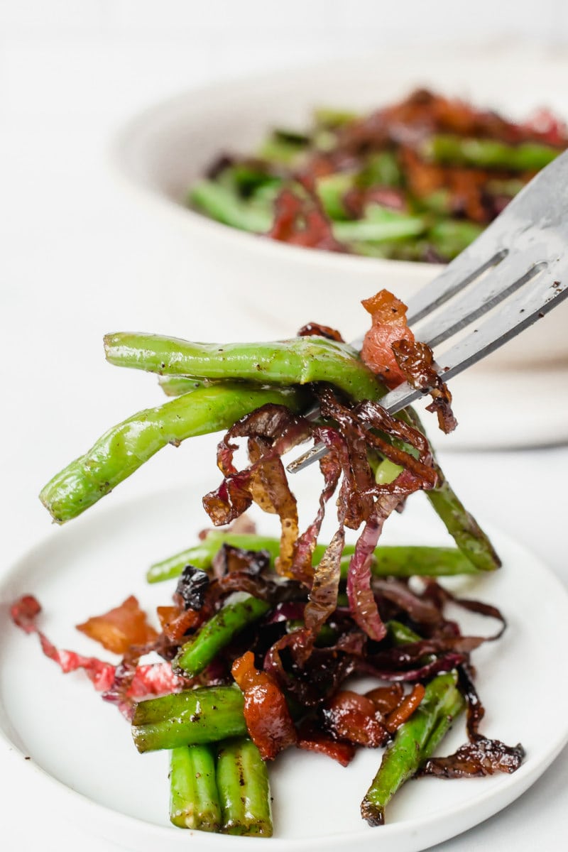 eating green beans with bacon and onions