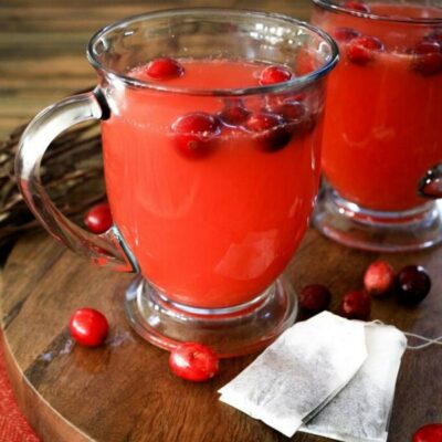 cranberry tea in mugs