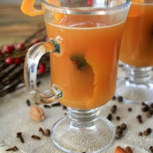 hot mulled ginger spiced cider in a mug