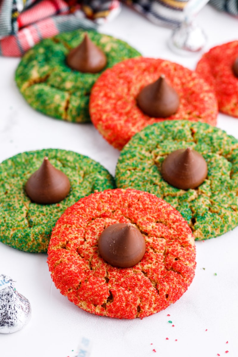 red and green kiss cookies