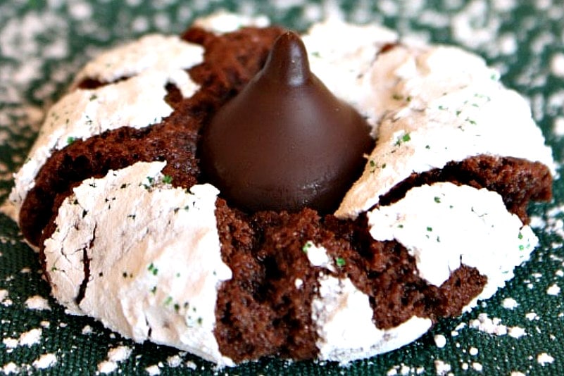 chocolate mint kiss crinkle cookie