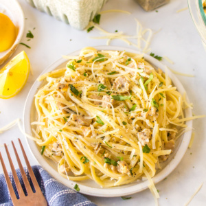 pioneer woman's clam linguine in a bowl