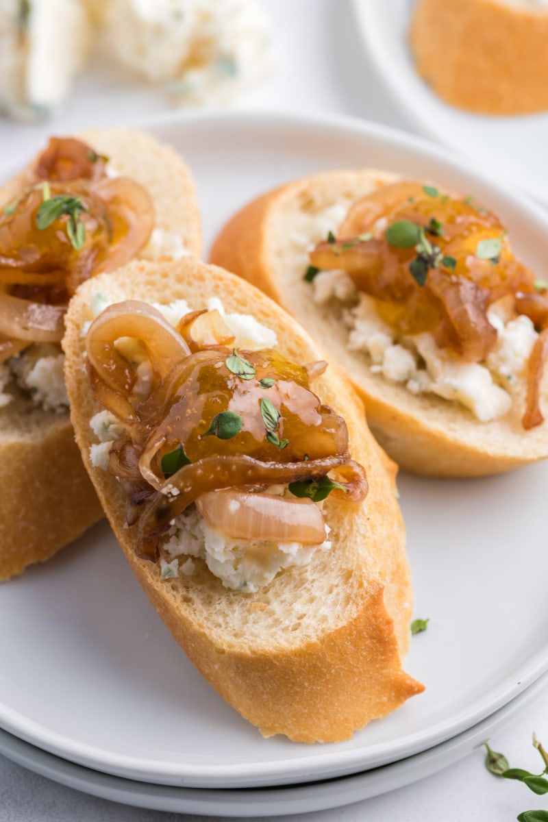 crostini with gorgonzola caramelized onions and fig jam