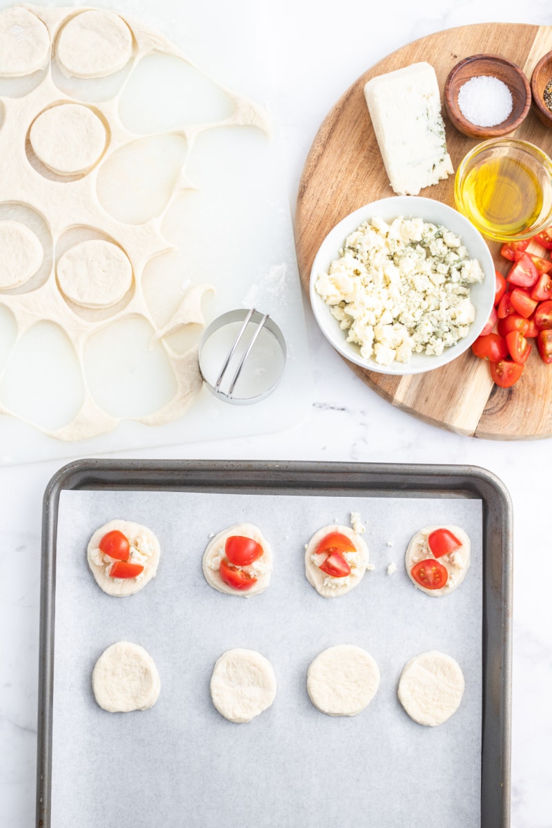 photo showing how to assemble pizzette appetizers