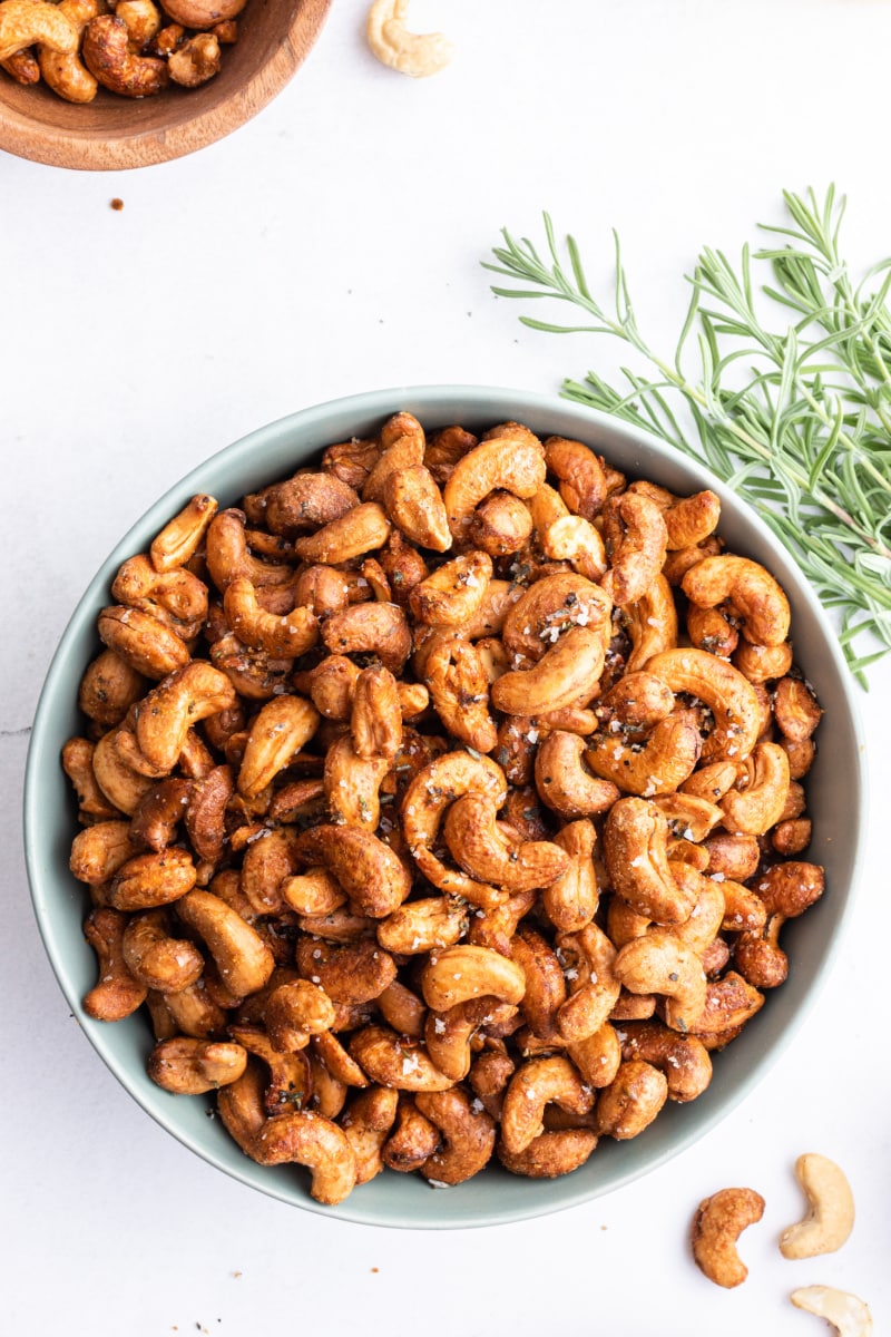 bowl of rosemary maple cashews