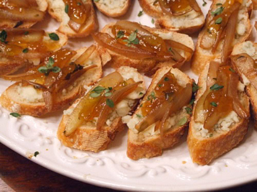 crostini with gorgonzola and fig jam