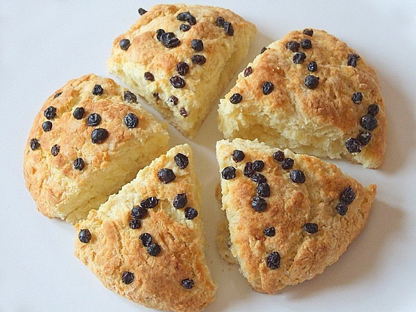 five cream scones