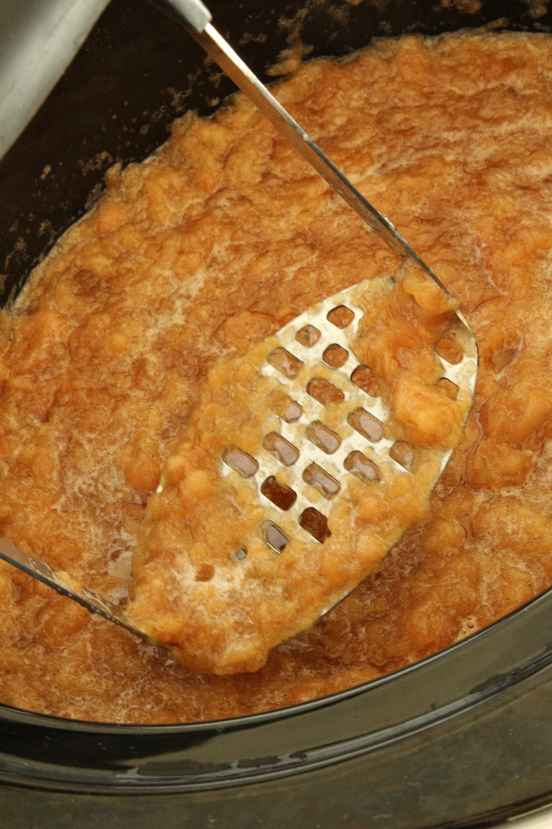 Making Crock Pot Applesauce