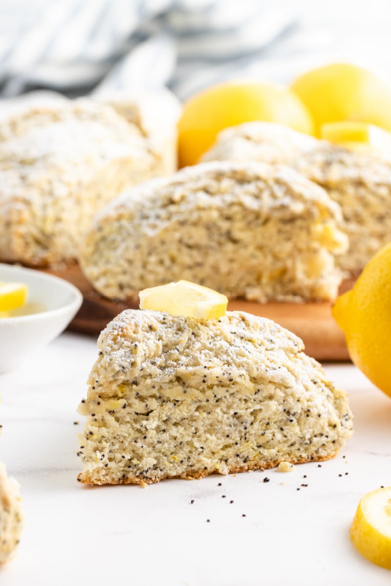 lemon poppyseed scone