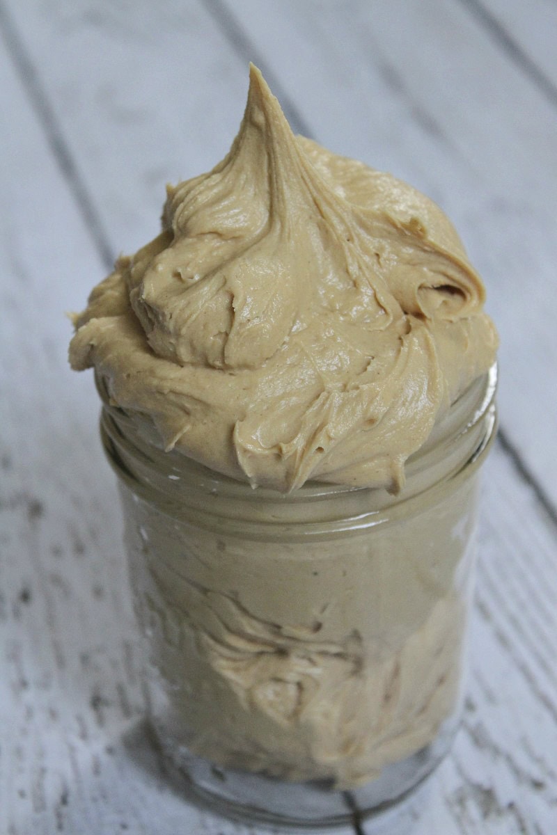 Easy Creamy Peanut Butter Frosting recipe from RecipeGirl.com #easy #creamy #peanut #butter #peanutbutter #frosting #recipe #RecipeGirl Creamy Peanut Butter Frosting