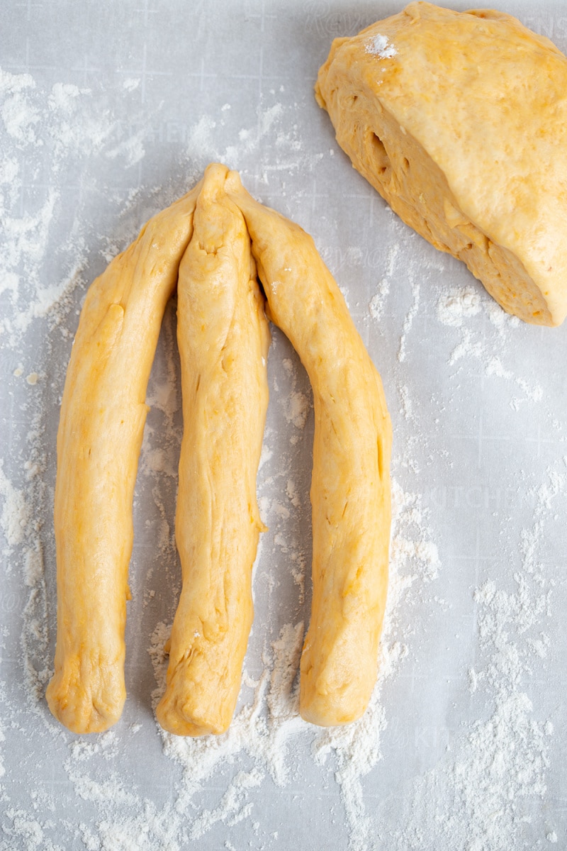 photo showing how to braid challah