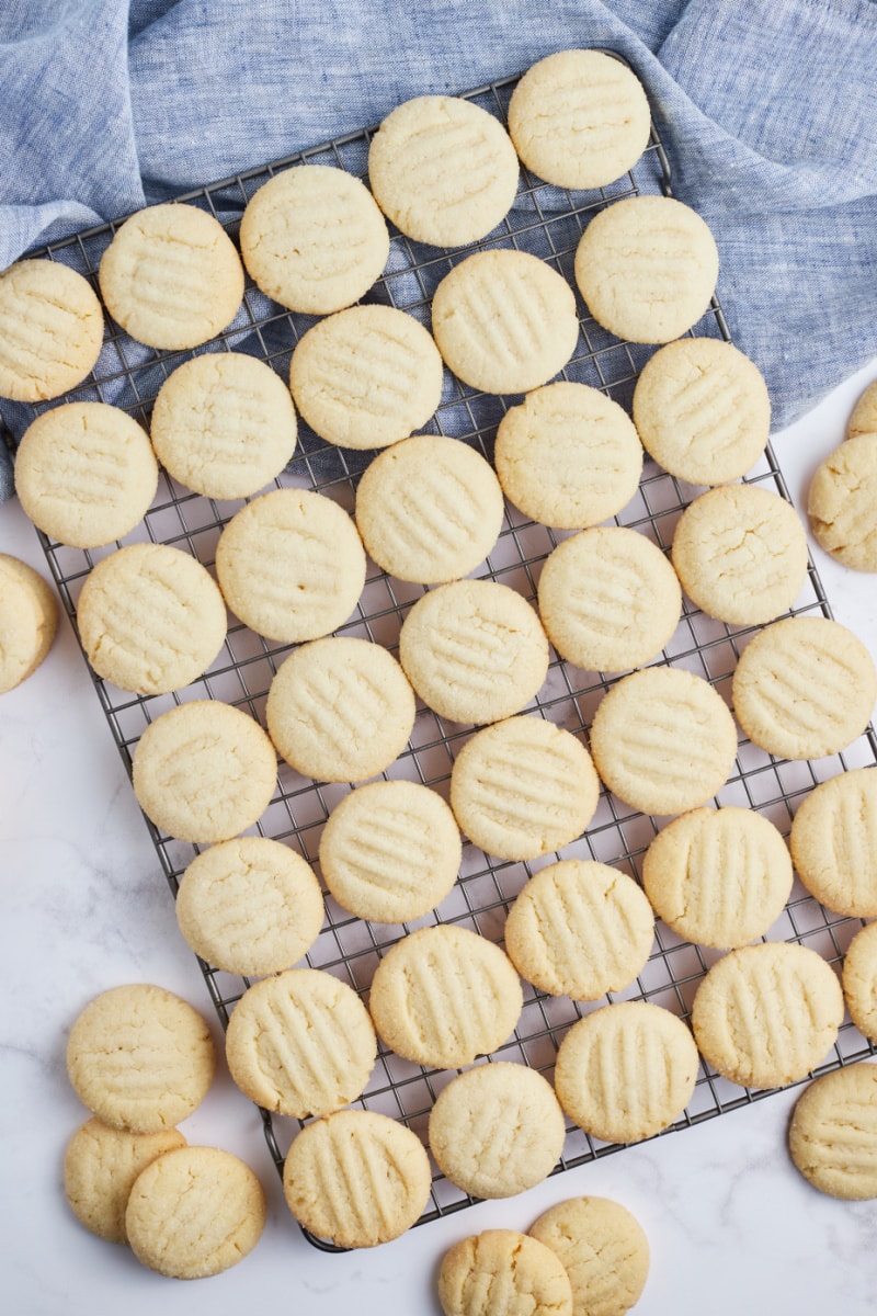 many sugar cookies on a baking rack