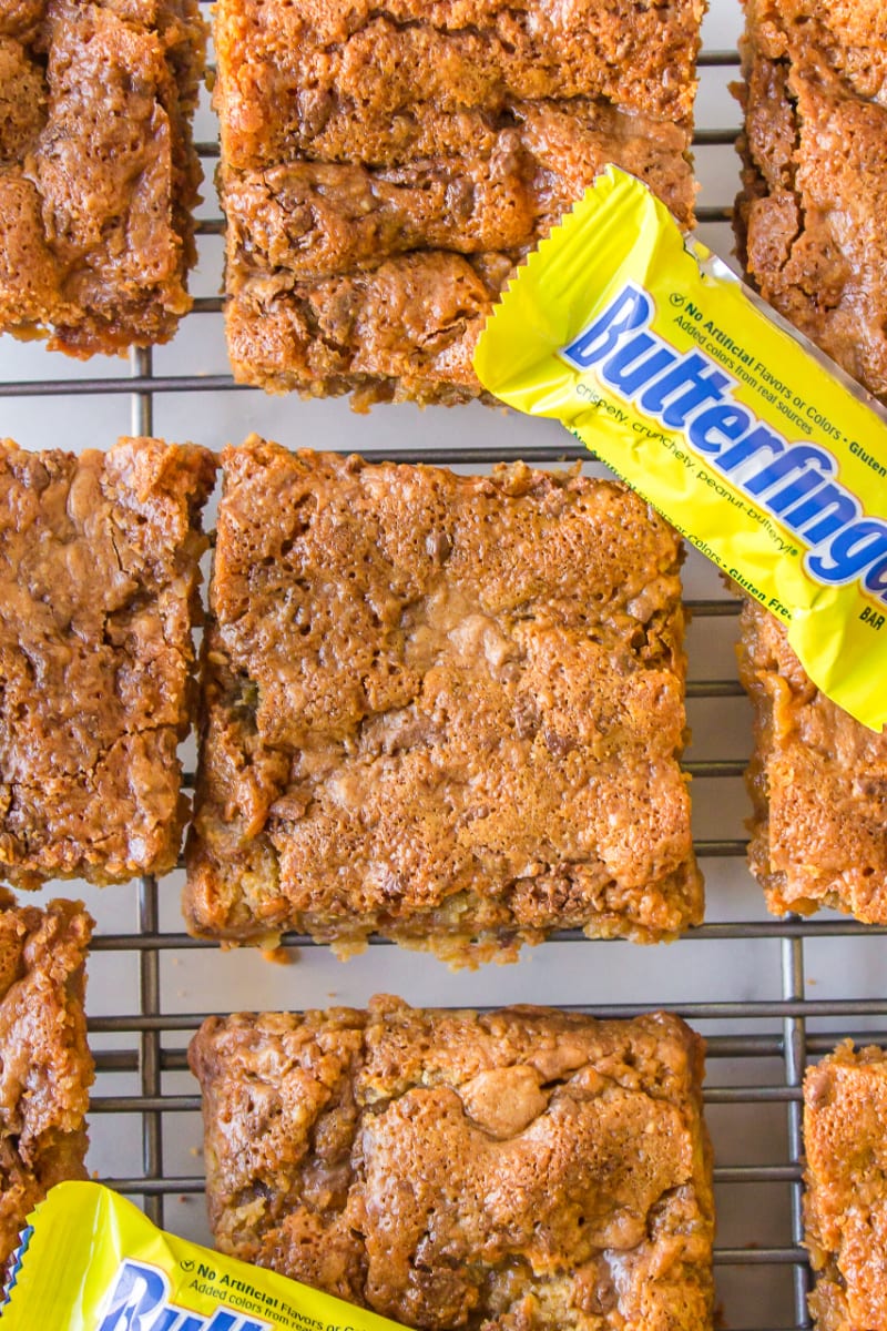 butterfinger blondies on a cooling rack with mini butterfingers
