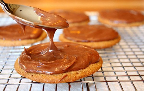 chocolate icing on maple cookies