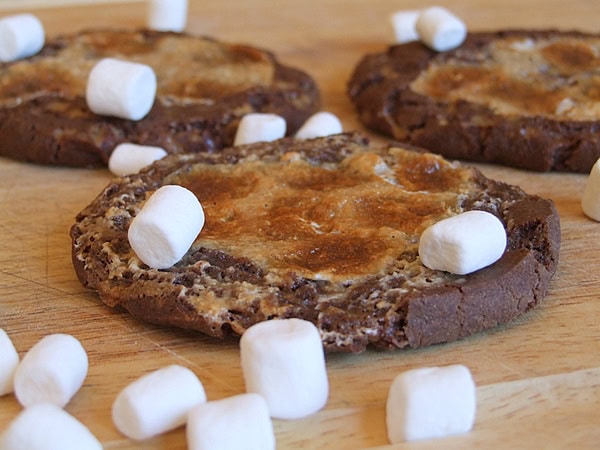 chocolate toffee s'more cookies