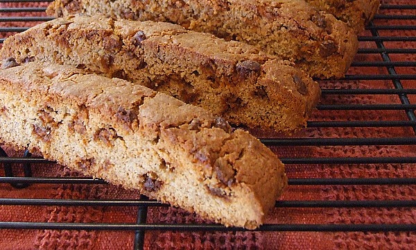 biscotti on a baking rack