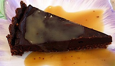 chocolate pecan tart with caramel sauce
