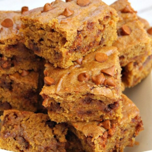 pinterest image for cinnamon pumpkin bars