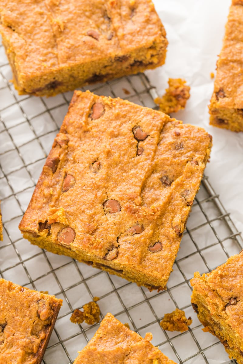 cinnamon pumpkin bars on cooling rack