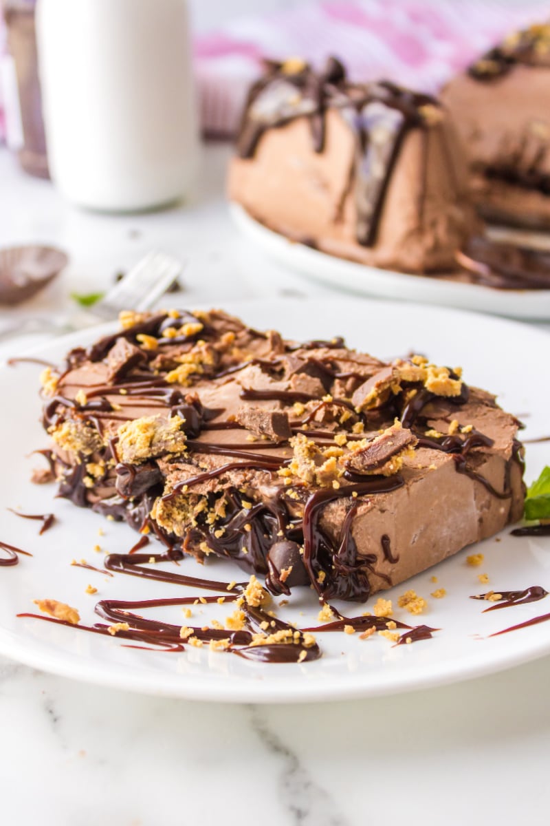 slice of fudgy chocolate peanut butter cup icebox cake